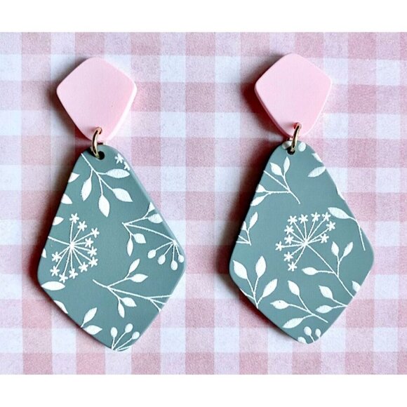 New Pink Gray Geometric Flower Leaf Print Retro 80s Style Matte Earrings - 2.25" - Picture 1 of 4